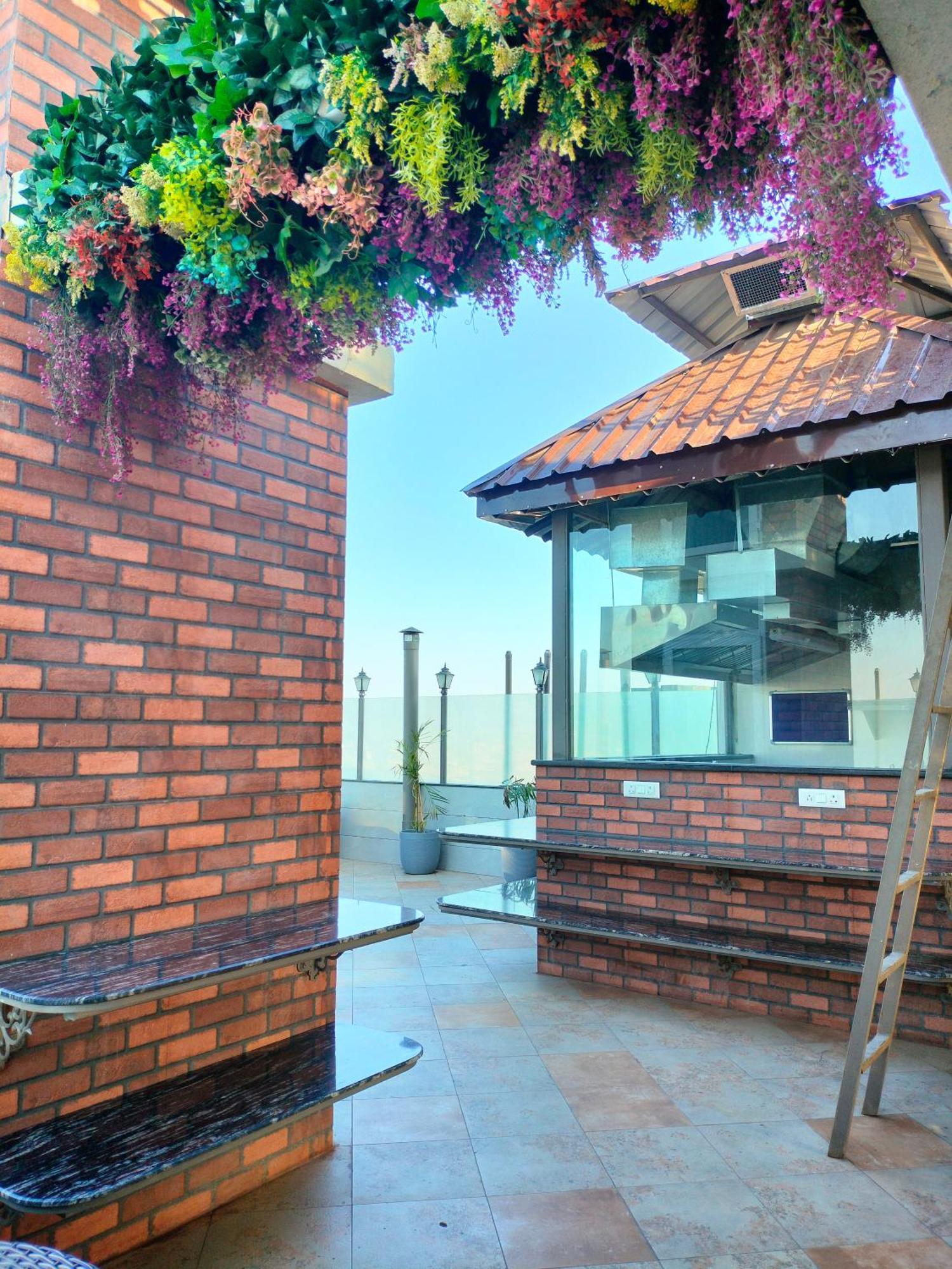 Hiraya Hotels Mohali Екстериор снимка