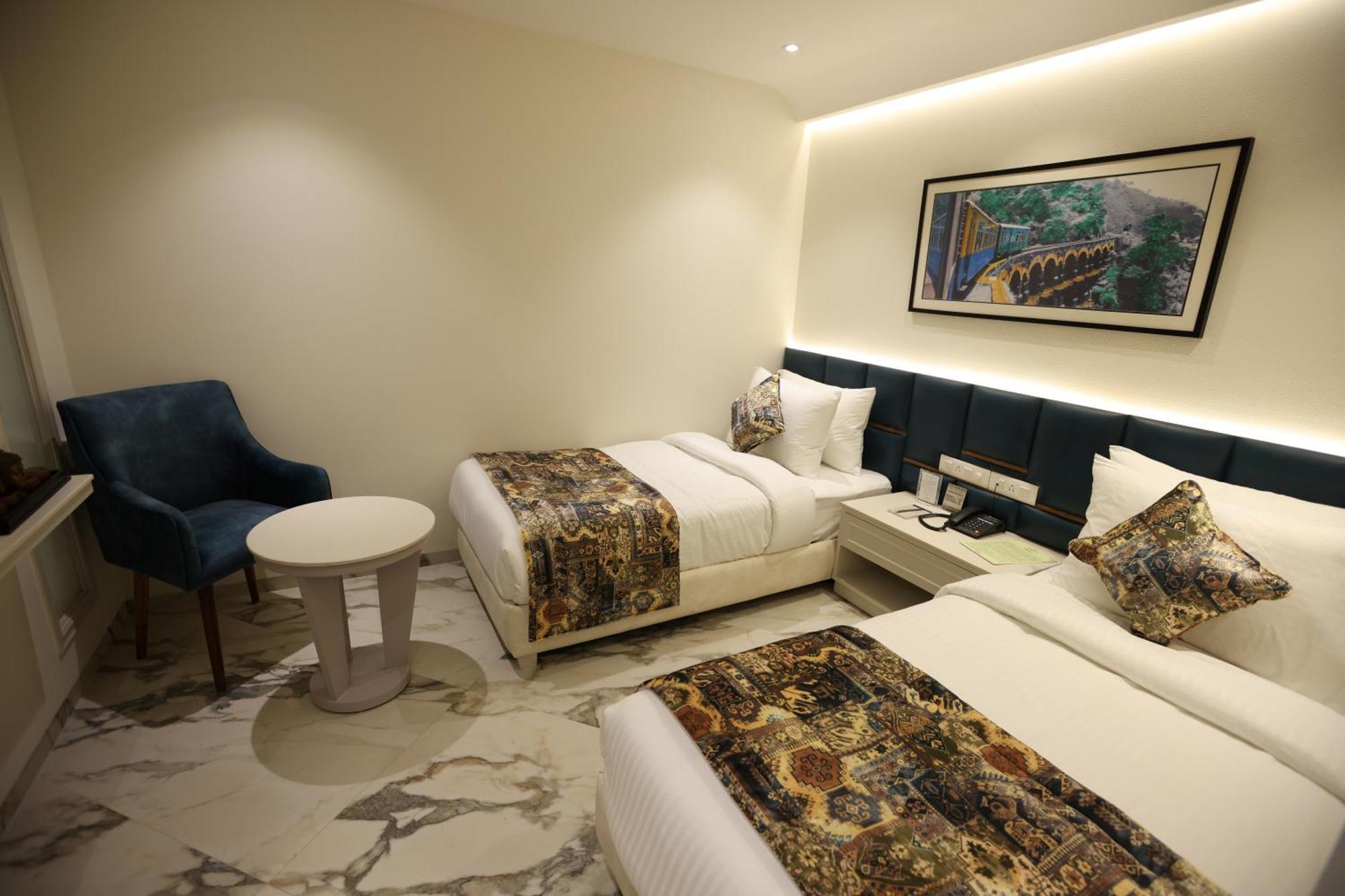 Hiraya Hotels Mohali Екстериор снимка