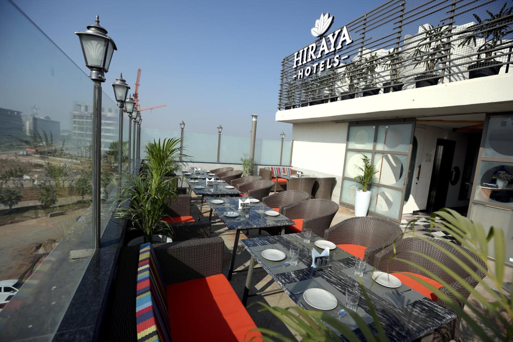 Hiraya Hotels Mohali Екстериор снимка