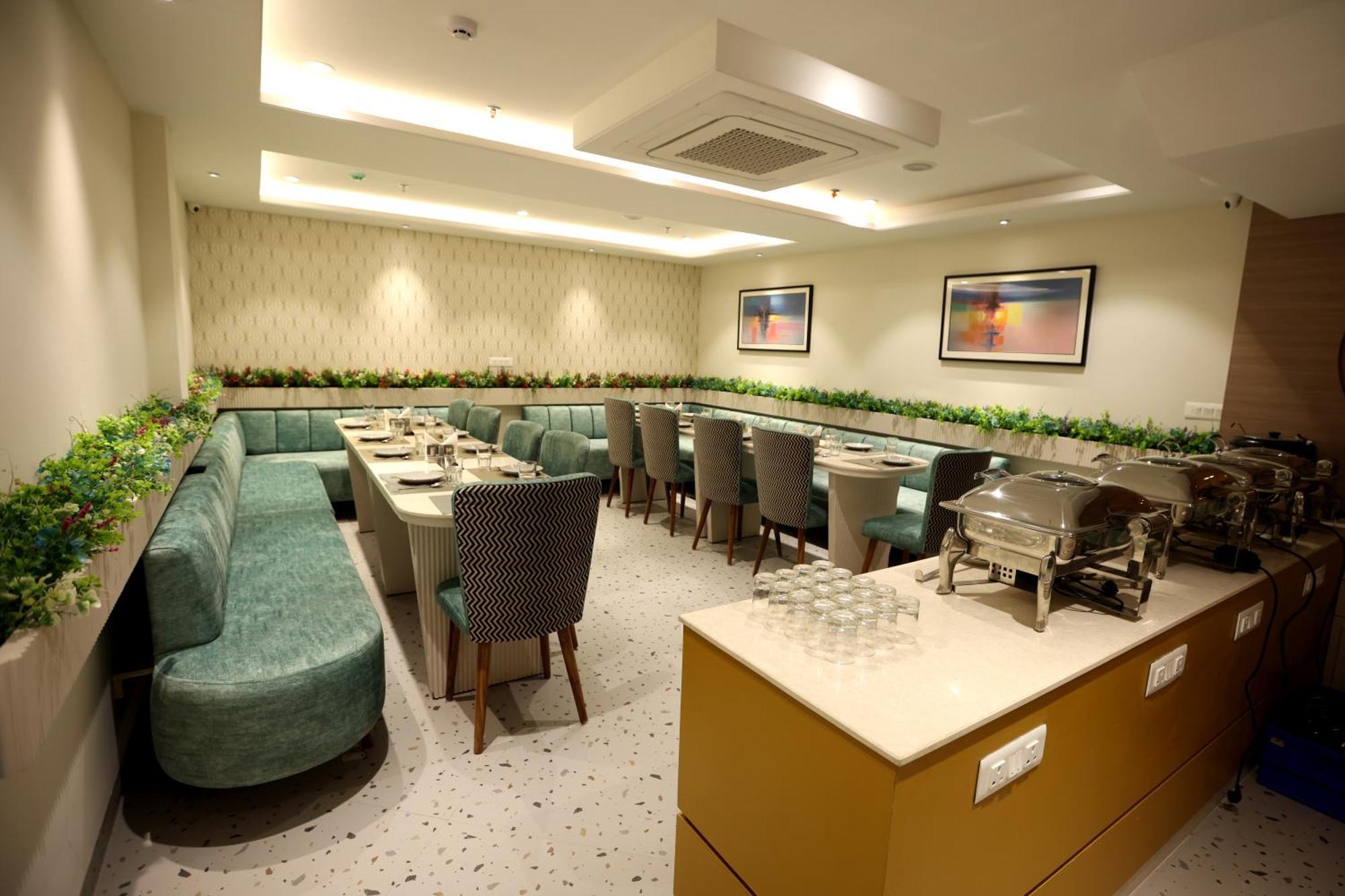 Hiraya Hotels Mohali Екстериор снимка