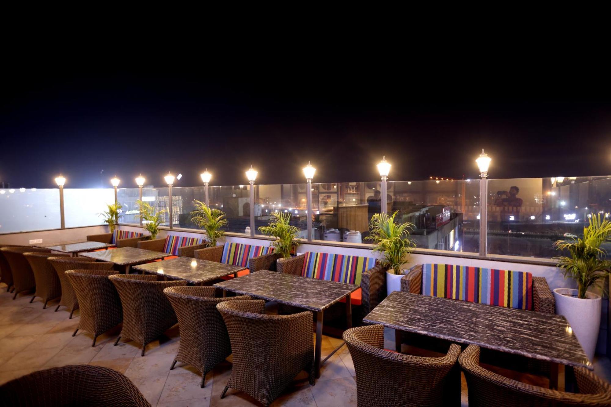 Hiraya Hotels Mohali Екстериор снимка