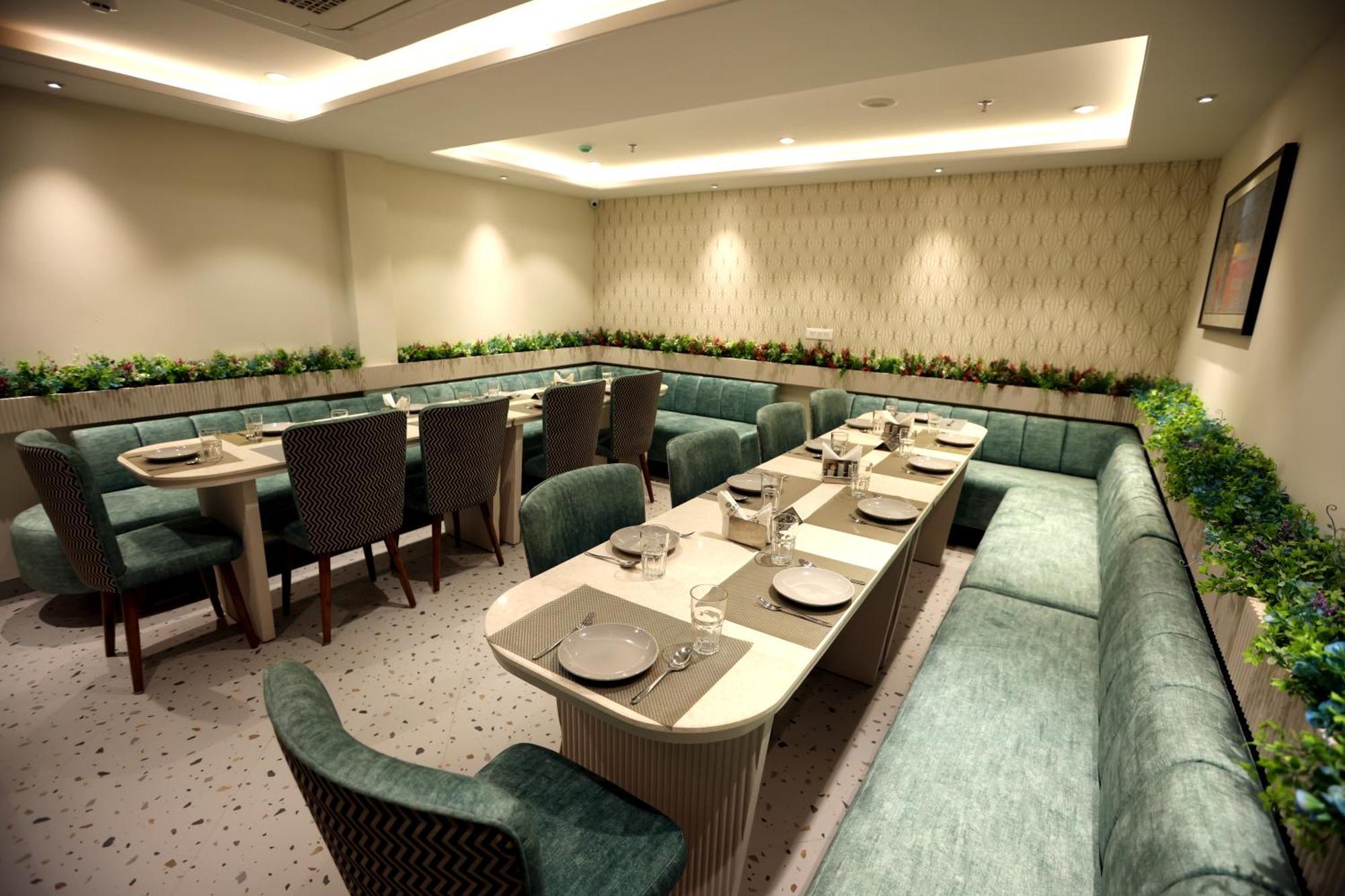 Hiraya Hotels Mohali Екстериор снимка